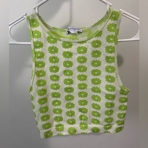 Green tank top crop